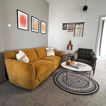 Center 1bdr Apartment *