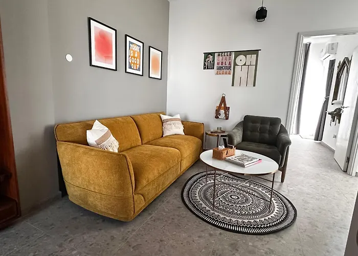 Center 1bdr Apartment *